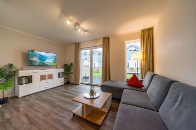 NordseeResort Friesland Ferienhäuser - Schönes Ferienhaus mit Sauna, Kamin, großer Süd-Terrasse und Balkon zum Meer