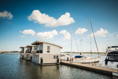 07. Floating-Houses (105 m²) Poseidon - Floating-House Nr. 10 mit Kamin und Haustier