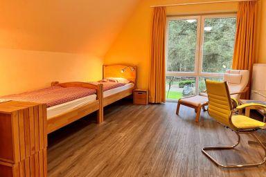 Nordsee-Jugendheim Delphin - 2-Bett-Zimmer mit eigenem Badezimmer im 1. Obergeschoss